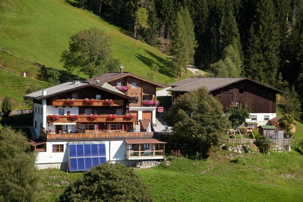 Berggasthof-Ferienbauernhof Habersatt Алтенмаркт им Понгау Екстериор снимка
